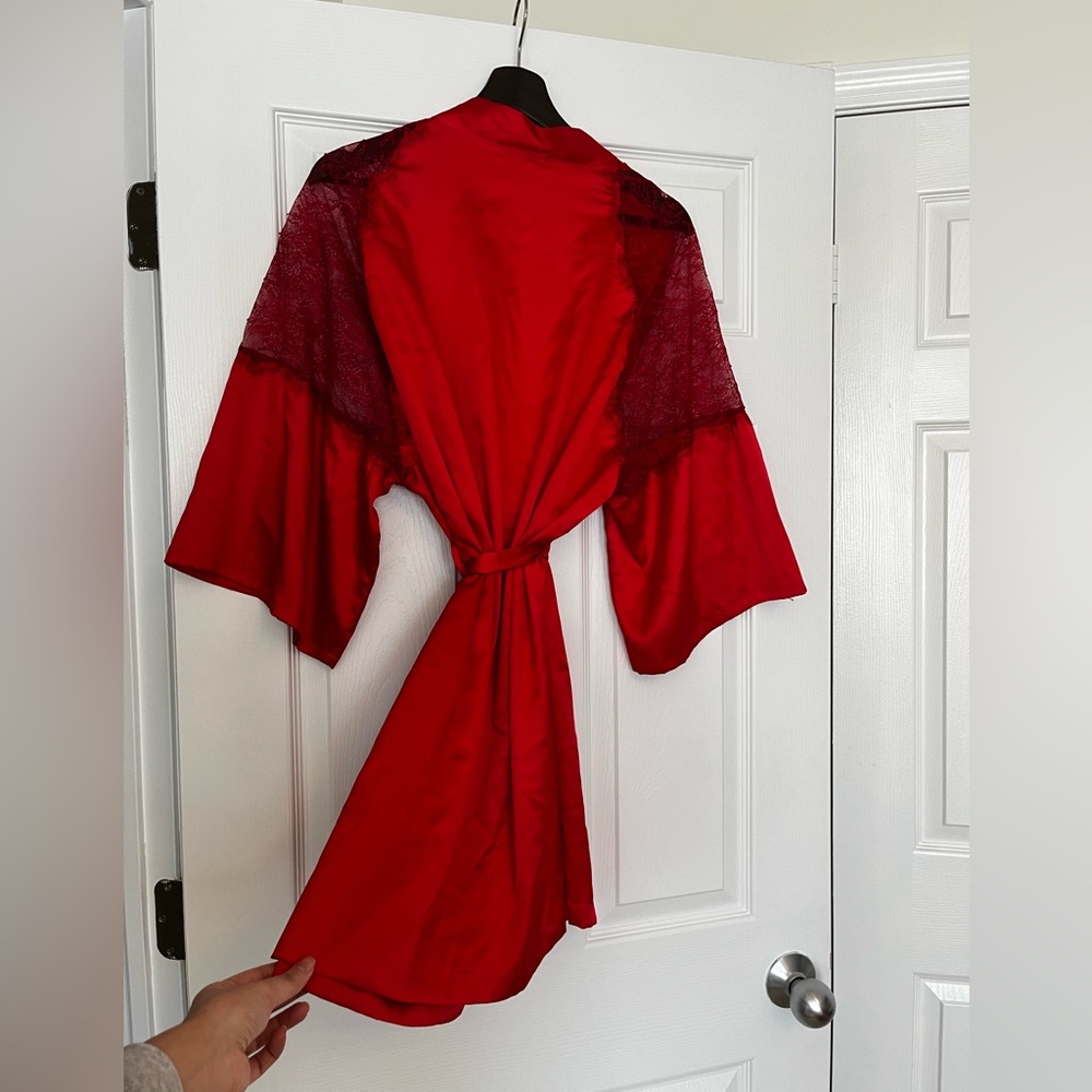 Victoria’s Secret Satin Robe - Picture 6 of 6